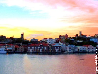 coucher de soleil dans le port de Saint George, Tobago