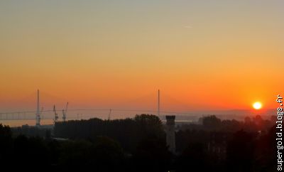 le Pont de Normandie au lever du soleil