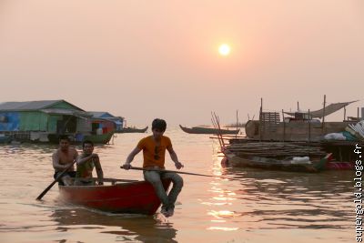 coucher de soleil sur le lac Tonle Sap