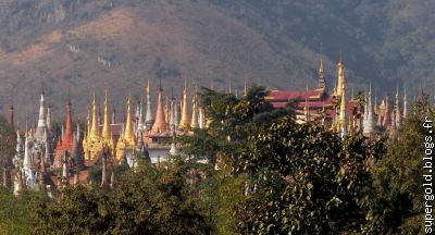 des centaines de stupas