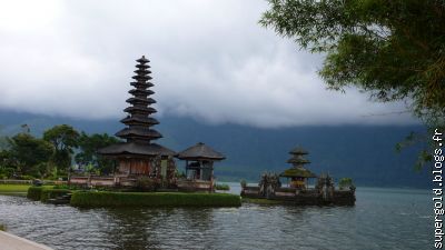 Ulun Danu temple- Beratan lake