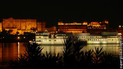 lake palace et city palace la nuit