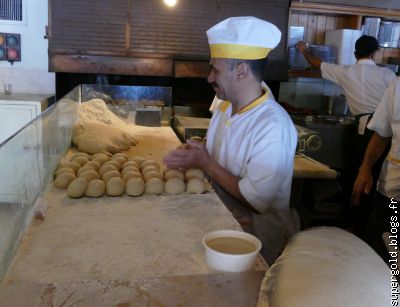 préparation de pain Iranien