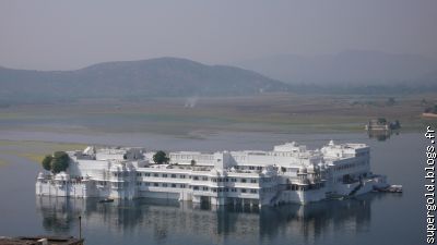 hotel lake palace