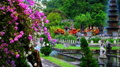 dans le jardin d'Amlapura